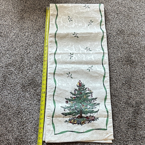 Spode Christmas Tree Table Runner - Green and Cream - Picture 7 of 10